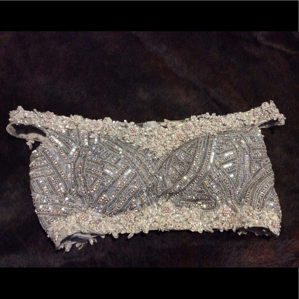 Intricate Silver / Champagne Sequin Sari - Picture 2 of 7
